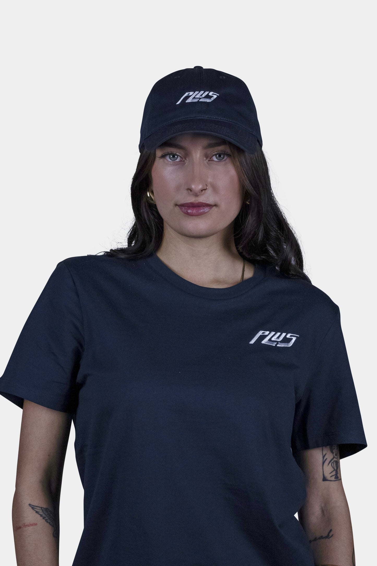 Adjustable navy blue baseball cap with embroidered logo, perfect for sun protection and casual style