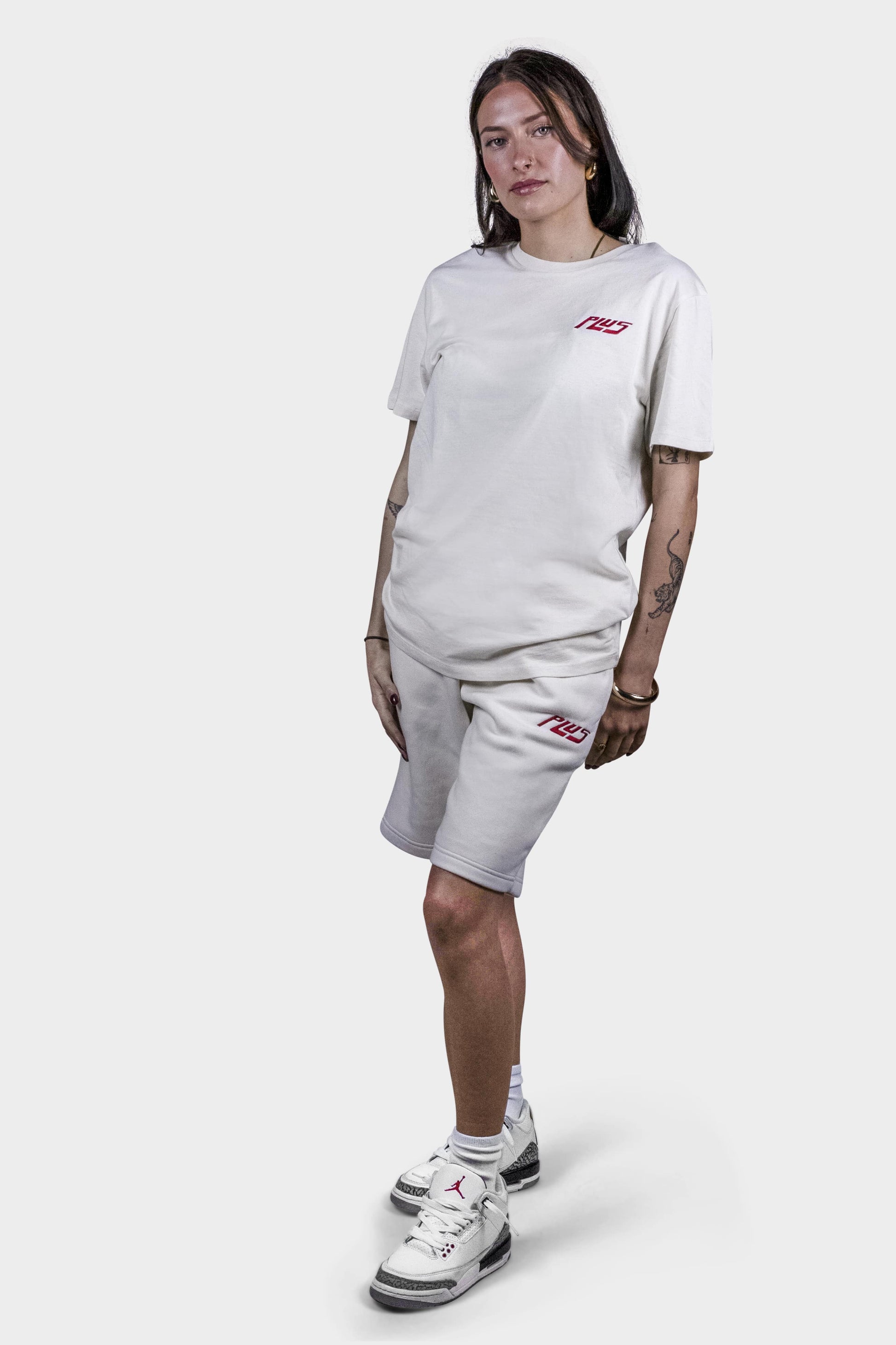 Stylish cotton blend shorts in raw natural with deep side pockets and a relaxed fit, perfect for summer days, beach outings, and everyday comfort