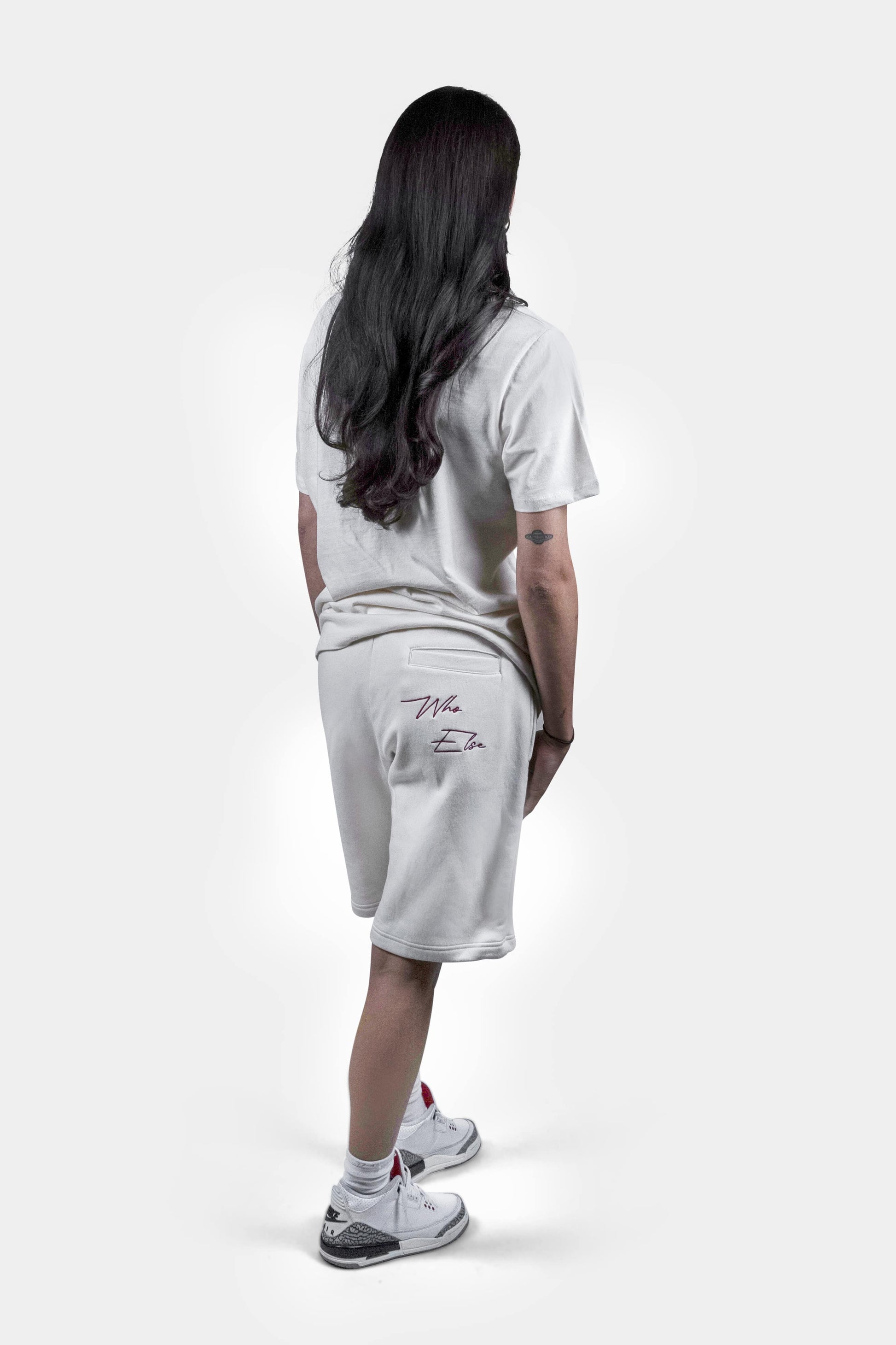 Stylish cotton blend shorts in raw natural with deep side pockets and a relaxed fit, perfect for summer days, beach outings, and everyday comfort
